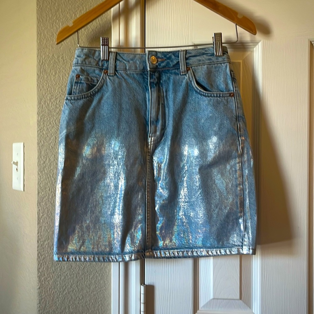TopShop MOTO Size 4 Denim Gradient Shiny Skirt (measurements on description)